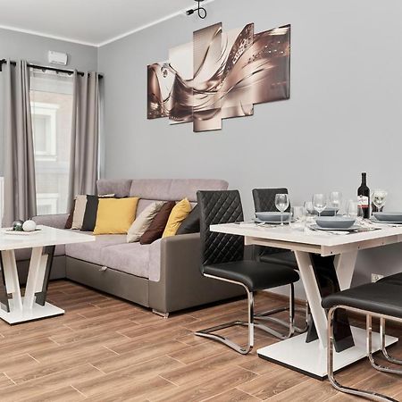 Apartments Wroclaw Jana Pawla II With Free Parking Wroclaw By Noclegi Renters Exterior foto