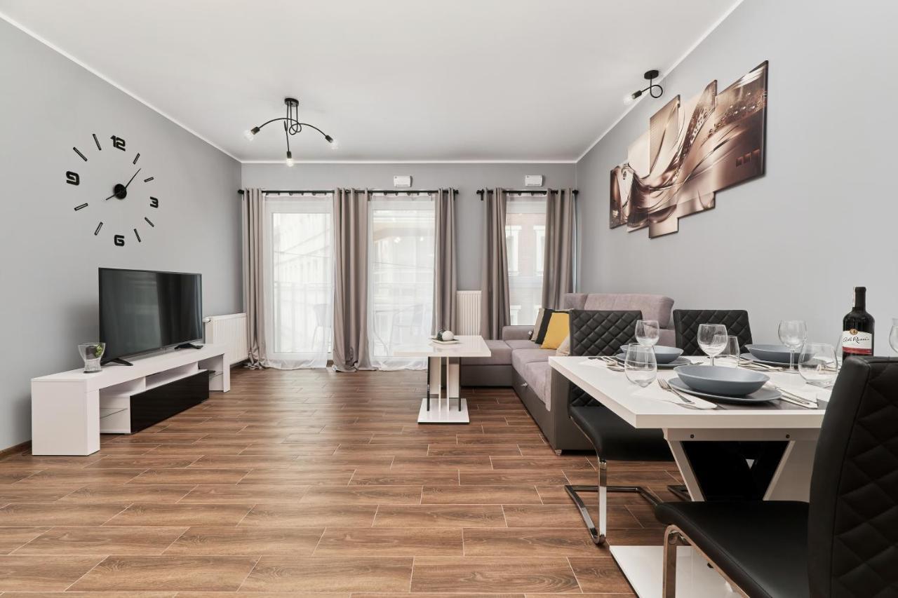 Apartments Wroclaw Jana Pawla II With Free Parking Wroclaw By Noclegi Renters Exterior foto
