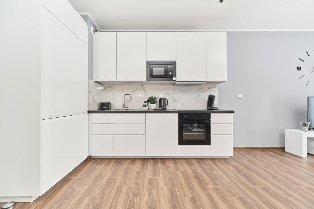 Apartments Wroclaw Jana Pawla II With Free Parking Wroclaw By Noclegi Renters Exterior foto