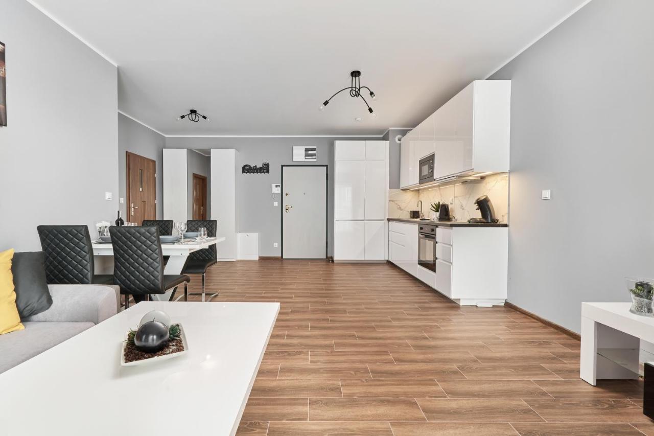 Apartments Wroclaw Jana Pawla II With Free Parking Wroclaw By Noclegi Renters Exterior foto