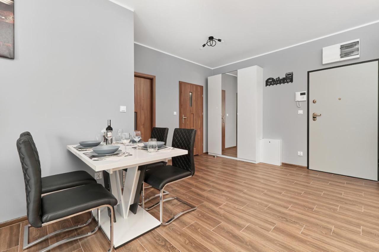 Apartments Wroclaw Jana Pawla II With Free Parking Wroclaw By Noclegi Renters Exterior foto
